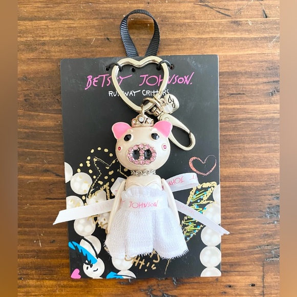 Betsey Johnson Runway Critters Pig Bride Keychain NWT Rare Sold Out - Picture 1 of 8
